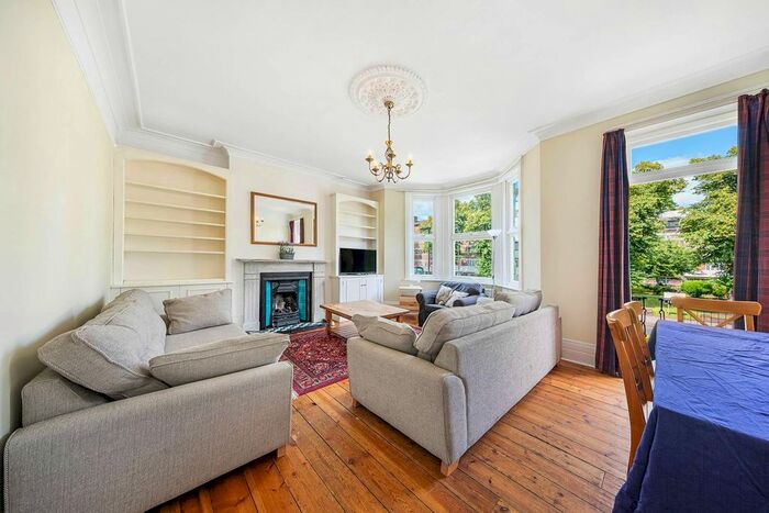 4 Bedroom Flat To Rent In Poynders Road, Clapham, London, SW4