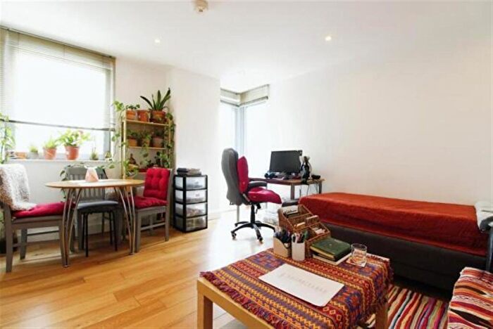 2 Bedroom Flat For Sale In Bute Terrace, Cardiff, CF10
