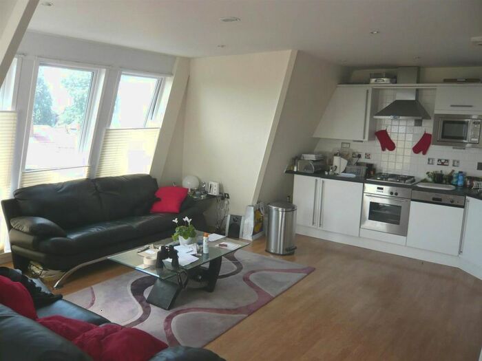 2 Bedroom Flat To Rent In Uxbridge Road, London, W5