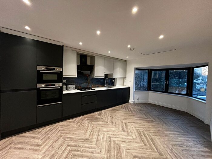 2 Bedroom Flat To Rent In Hendon Way, London, NW2