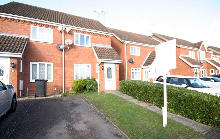 2 Bedroom Semi-Detached House To Rent In Wiseman Close, Luton, LU2
