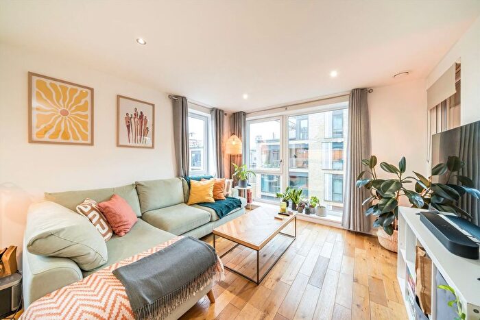 2 Bedroom Flat To Rent In Eltringham Street, London, SW18