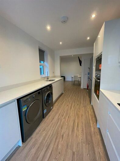 4 Bedroom Private Hall To Rent In Balmoral Road, Lancaster, LA1