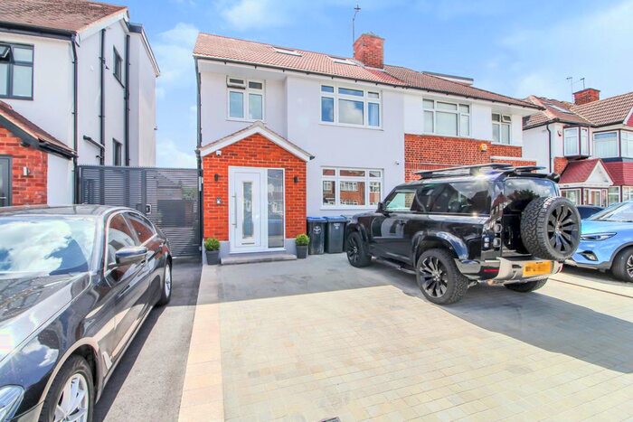 5 Bedroom Semi-Detached House To Rent In Preston Hill, Kingsbury, HA3