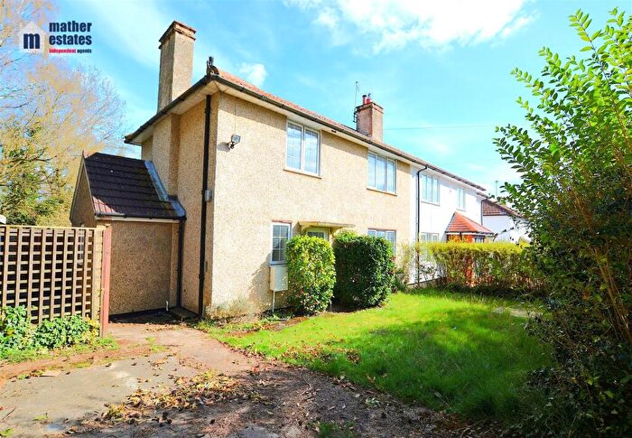 3 Bedroom Semi-Detached House For Sale In Great North Road, Welwyn Garden City, AL8