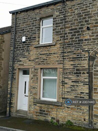 2 Bedroom End Of Terrace House To Rent In Crest Avenue, Huddersfield, HD5