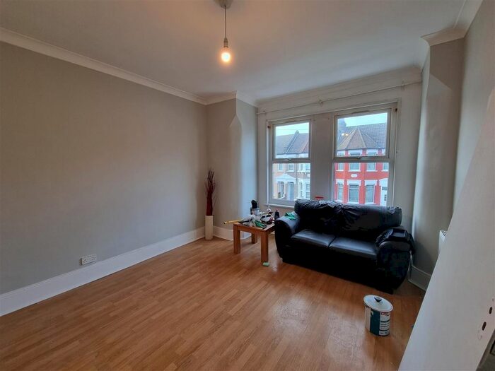 2 Bedroom Flat To Rent In Boundary Road, Wood Green, London, N22