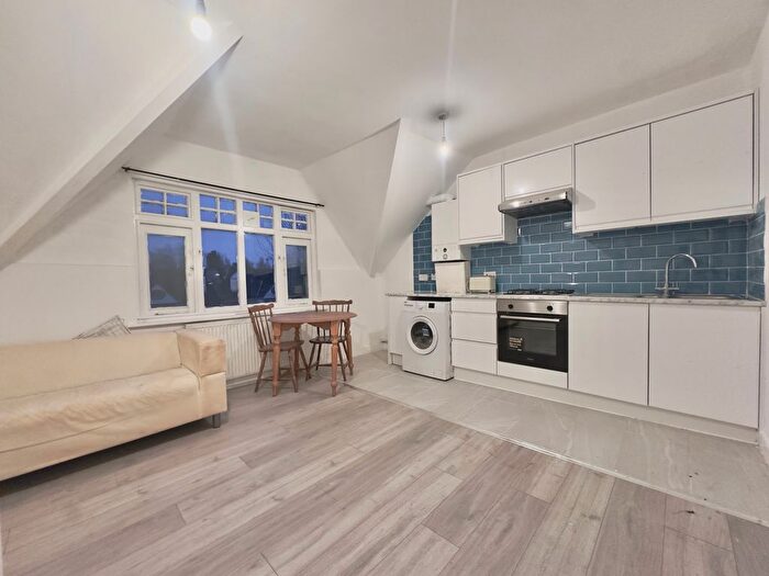 2 Bedroom Flat To Rent In St. Margarets Road, Brockley, Lewisham, SE4