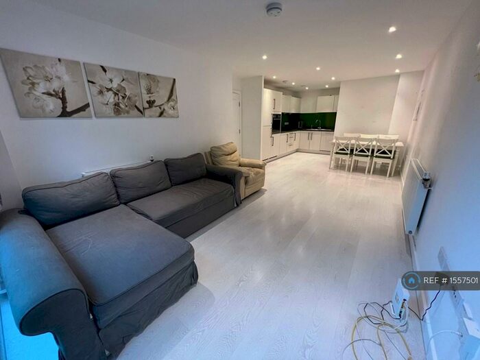 2 Bedroom Flat To Rent In Egret Heights, London, N17