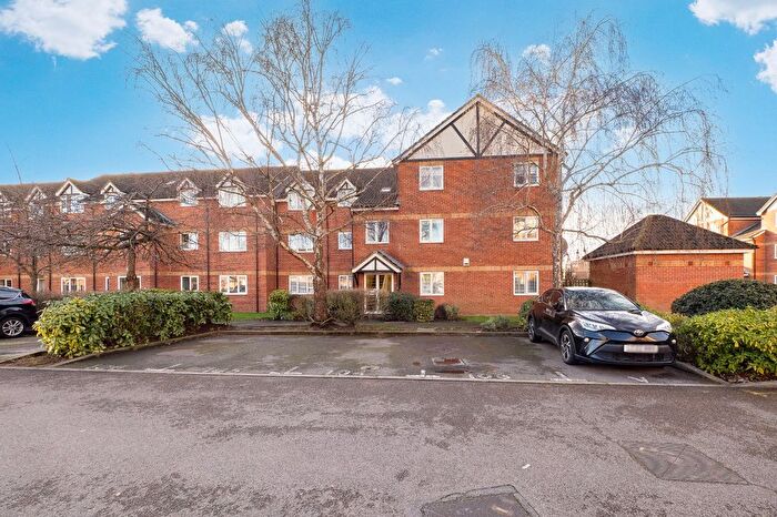 2 Bedroom Flat For Sale In Foxglove Way, Wallington, SM6