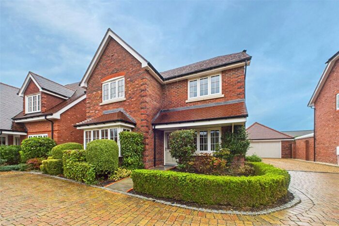 4 Bedroom Detached House For Sale In Watersplash Lane, Warfield, Berkshire, RG42