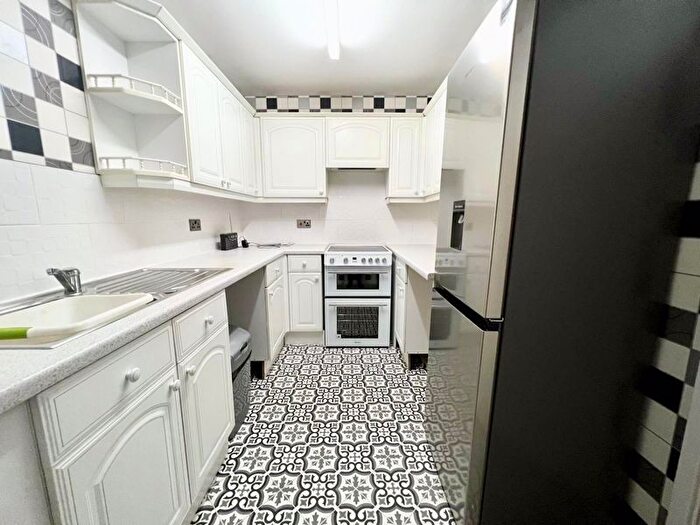 2 Bedroom Flat To Rent In Worsley Road, Swinton, Manchester, M27