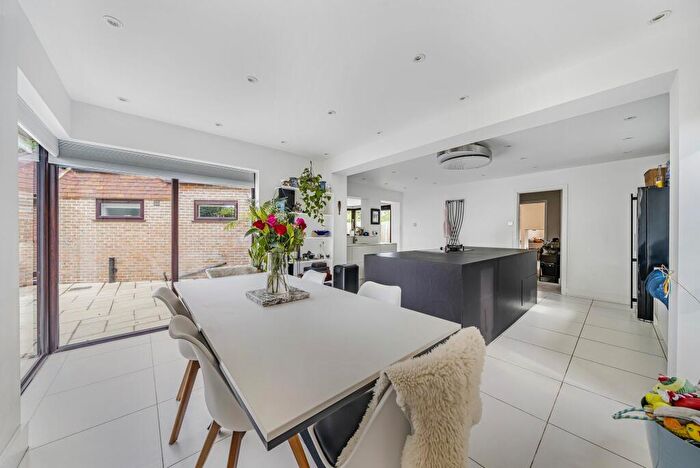 5 Bedroom Detached House For Sale In The Warren, Selling, ME13