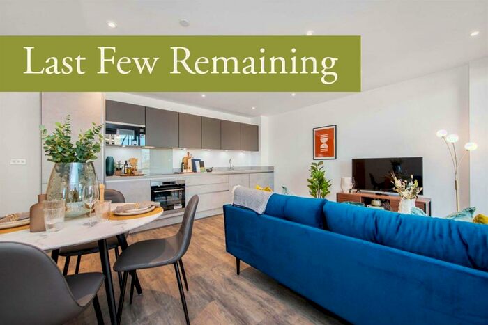 2 Bedroom Apartment To Rent In Bed Nd Floor, Valentines House In Beam Park, RM13