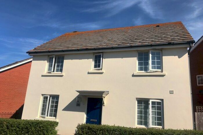 4 Bedroom Detached House To Rent In Roundhouse Crescent, Peacehaven, BN10