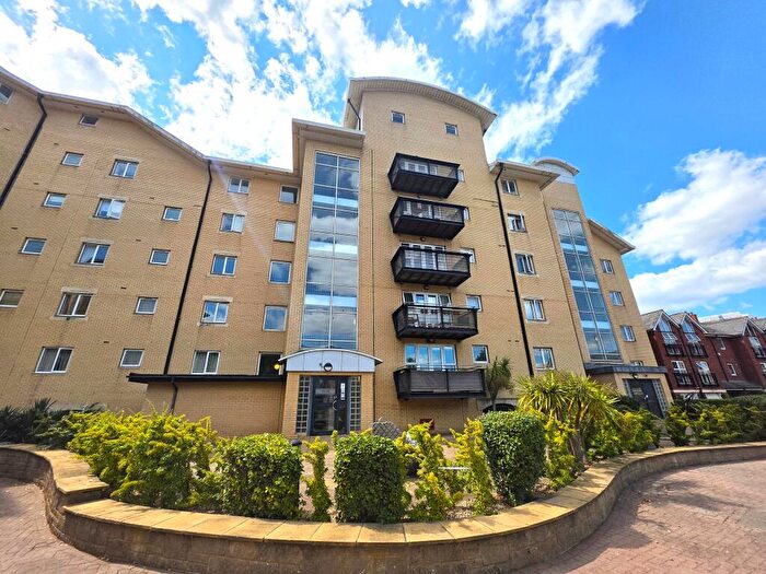 3 Bedroom Apartment To Rent In Adventurers Quay, Butetown, Cardiff, CF10