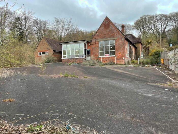 Detached House For Sale In Etchingham Primary School, Burgh Hill, Etchingham, East Sussex, TN19