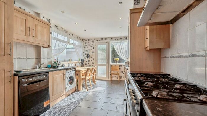 4 Bedroom Bungalow For Sale In Broomley Drive, Giffnock, East Renfrewshire, G46