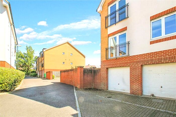 2 Bedroom Flat For Sale In Hollybrook Park, Bristol, Somerset, BS15