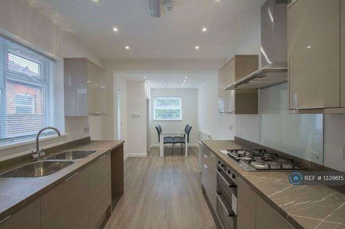 6 Bedroom Terraced House To Rent In Preston Road, Bedford, MK40