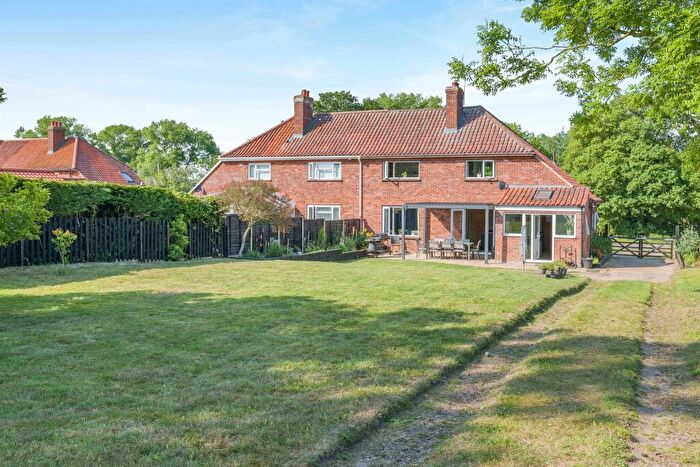 3 Bedroom Semi Detached House For Sale In Low Road, Keswick, Norwich, NR4
