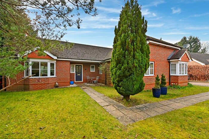 4 Bedroom Bungalow To Rent In Heather Gardens, Newbury, Berkshire, RG14