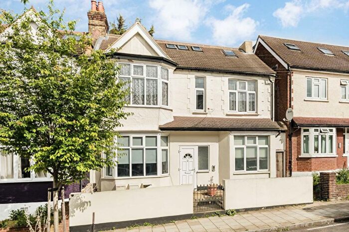 2 Bedroom Flat To Rent In Glencairn Road, Streatham, SW16