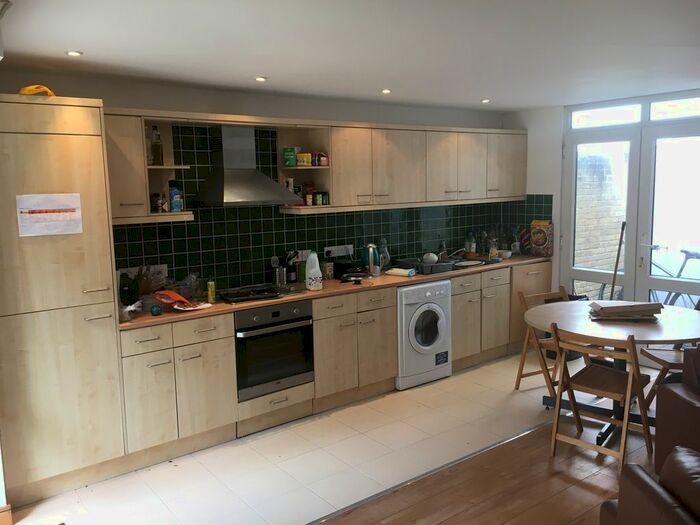 5 Bedroom Town House To Rent In Tabley Road, Holloway, Islington, North London, N7