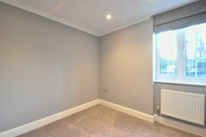 2 Bedroom Apartment To Rent In Monument Hill, Weybridge, KT13