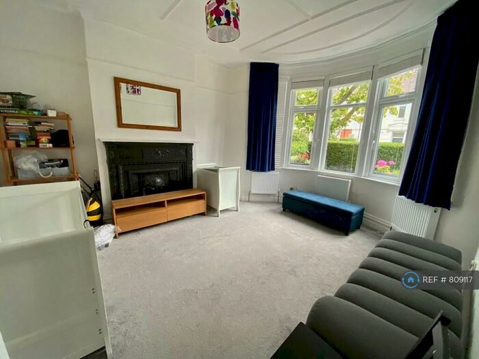 3 Bedroom Flat To Rent In Olive Road, London, NW2