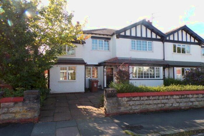 4 Bedroom Semi-Detached House To Rent In Cambridge Road, Birkenhead, CH42