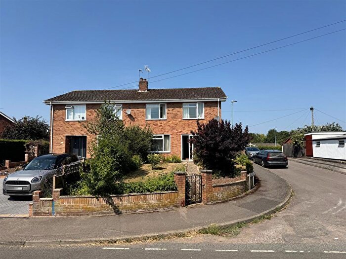 4 Bedroom Semi Detached House For Sale In Cherry Bank, Newent, GL18