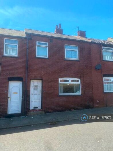 3 Bedroom Terraced House To Rent In Thornleigh Mount, Leeds, LS9
