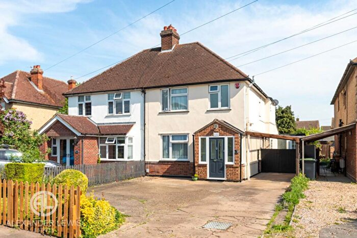 3 Bedroom Semi-Detached House For Sale In Hitchin Road, Stotfold, SG5