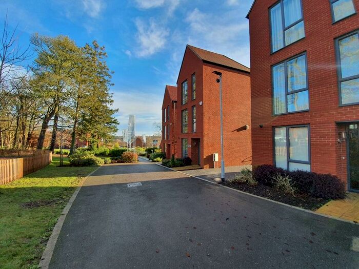 3 Bedroom Town House To Rent In Chaucer Gardens, Coulsdon, CR5