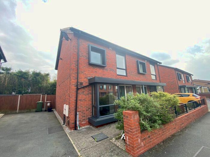 2 Bedroom Property To Rent In Ratcliffe Place, Rainhill, Prescot, L35