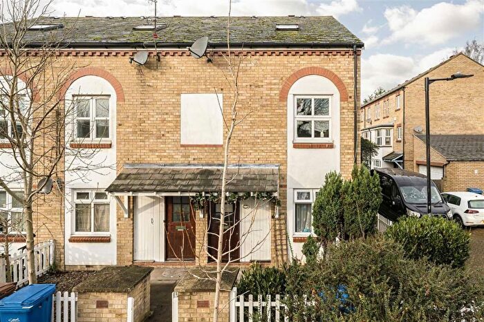 2 Bedroom Maisonette For Sale In Wordsworth Road, Bermondsey, SE1