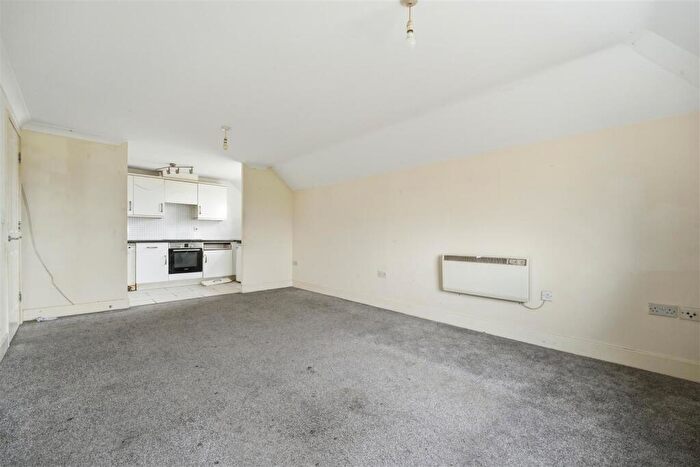 2 Bedroom Flat For Sale In Tobermory Close, Slough, SL3