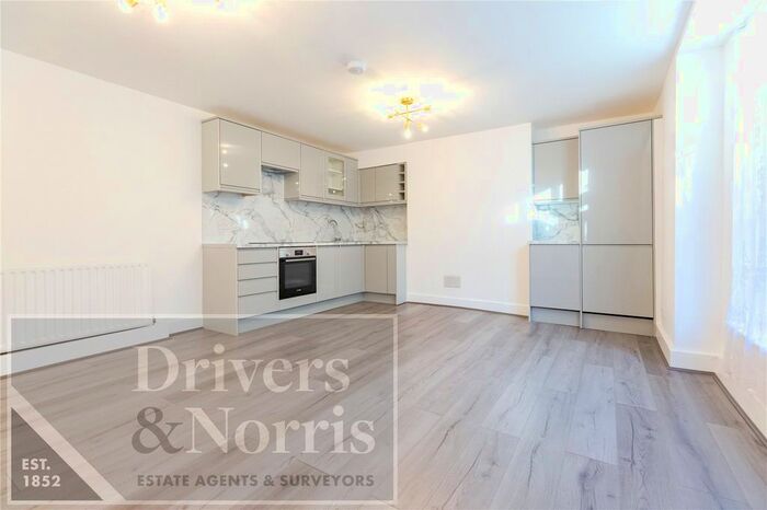 3 Bedroom Flat To Rent In St John's Grove, Archway, London, N19