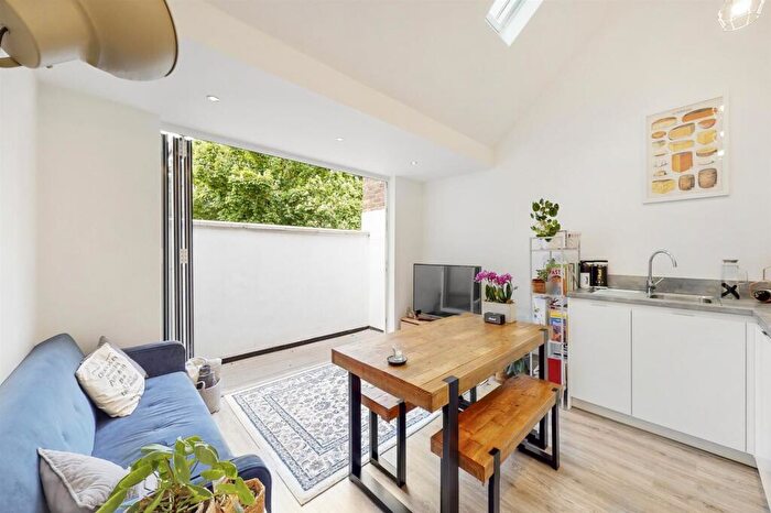1 Bedroom Apartment To Rent In Hackney Road, Shoreditch, E2
