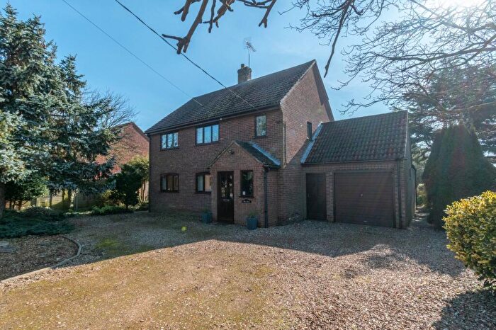 4 Bedroom Detached House For Sale In Main Road, Billingford, NR20