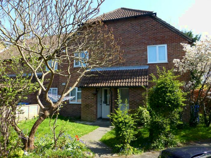 1 Bedroom Maisonette For Sale In Morval Close, Farnborough, Hampshire, GU14