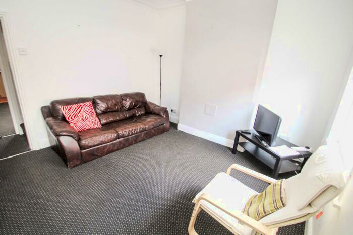 3 Bedroom Terraced House To Rent In Carberry Terrace, Hyde Park, LS6