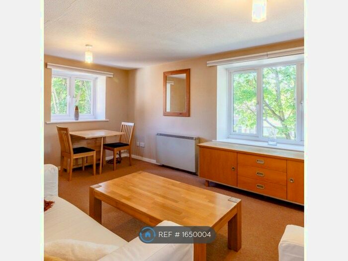 2 Bedroom Flat To Rent In Bellingham Crt, Newcastle Upon Tyne, NE3