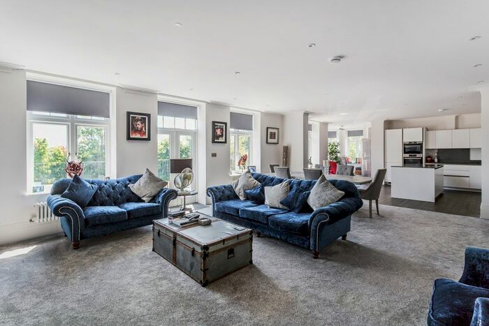 2 Bedroom Flat To Rent In Ref: Pp - Horsehill, Norwood Hill, RH6