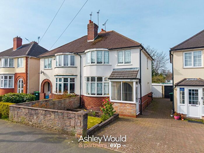 3 Bedroom Semi Detached House For Sale In Farm Road, Oldbury, B68