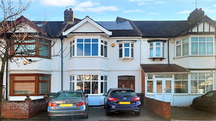 4 Bedroom Terraced House To Rent In Glebelands Avenue, Newbury Park, IG2