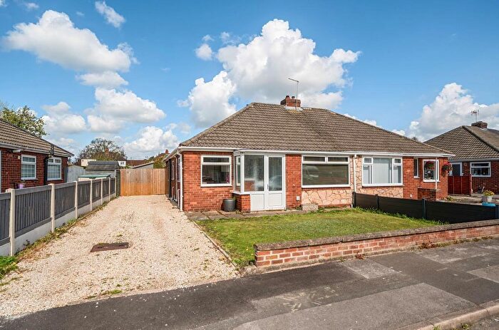 3 Bedroom Semi Detached Bungalow For Sale In Applecroft Road, Selby, YO8