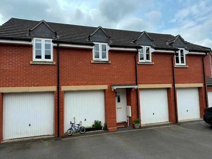 2 Bedroom Detached House To Rent In Cloatley Crescent, Royal Wootton Bassett, Swindon, SN4