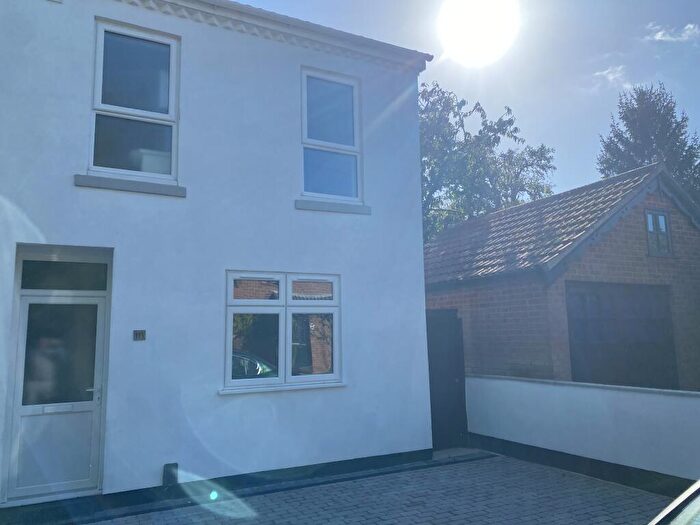 4 Bedroom Semi-Detached House To Rent In Dundee Road, Southampton, Hampshire, SO17
